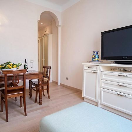 Noliday Suite Riviera Luxury Sea Flat Ngoại thất bức ảnh